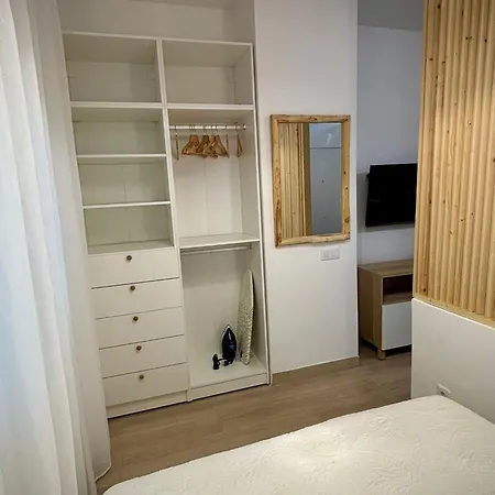 Alvaro Con Parking Turismo Pequeno *